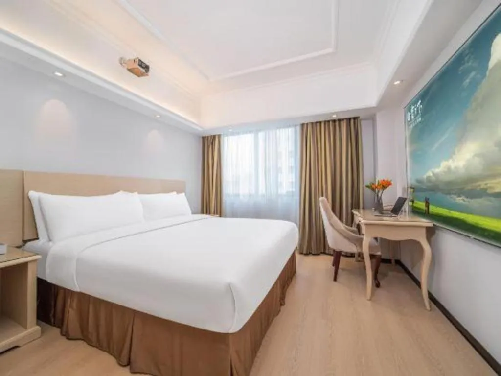 Bed in Vienna Hotel Shenzhen Pinghu Shuangyong Street Metro Station