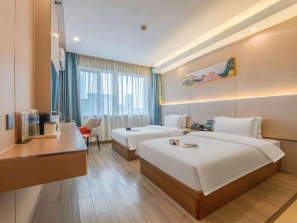 Bed in Vienna Hotel Shenzhen Pinghu Shuangyong Street Metro Station