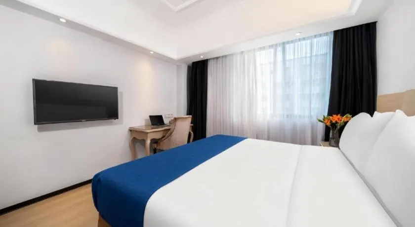 Bed in Vienna Hotel Shenzhen Pinghu Shuangyong Street Metro Station