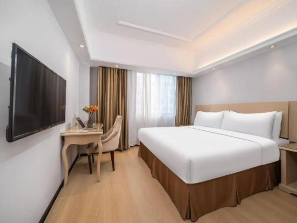 Bed in Vienna Hotel Shenzhen Pinghu Shuangyong Street Metro Station