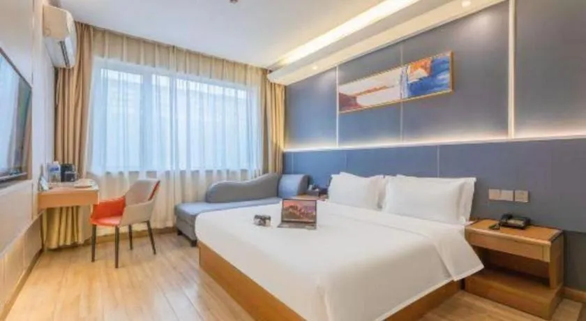 Bed in Vienna Hotel Shenzhen Pinghu Shuangyong Street Metro Station