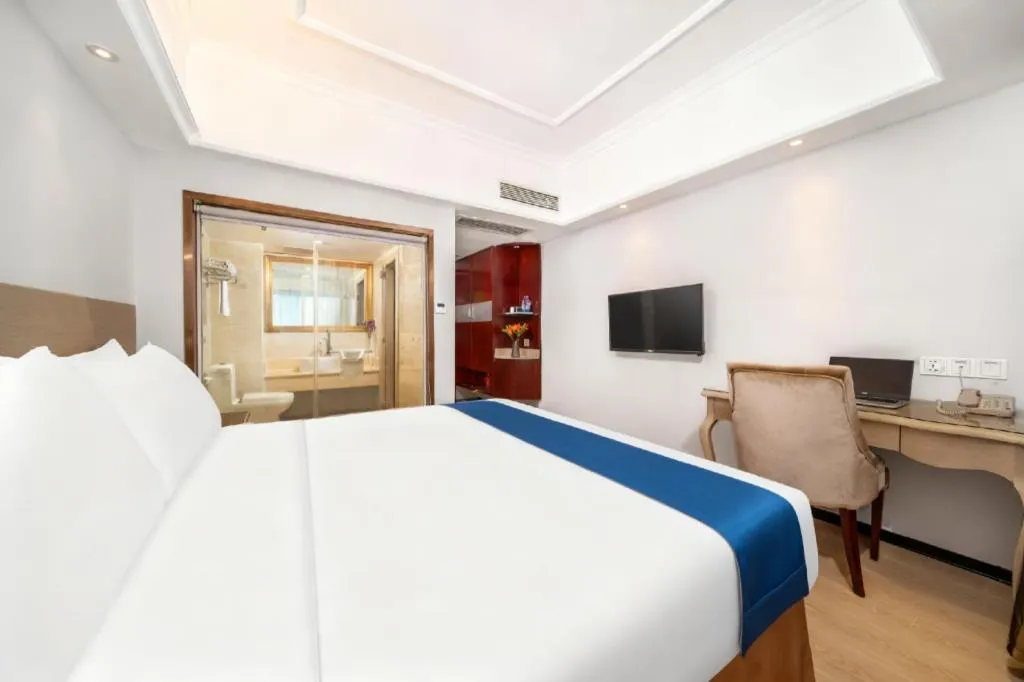 Bed in Vienna Hotel Shenzhen Pinghu Shuangyong Street Metro Station