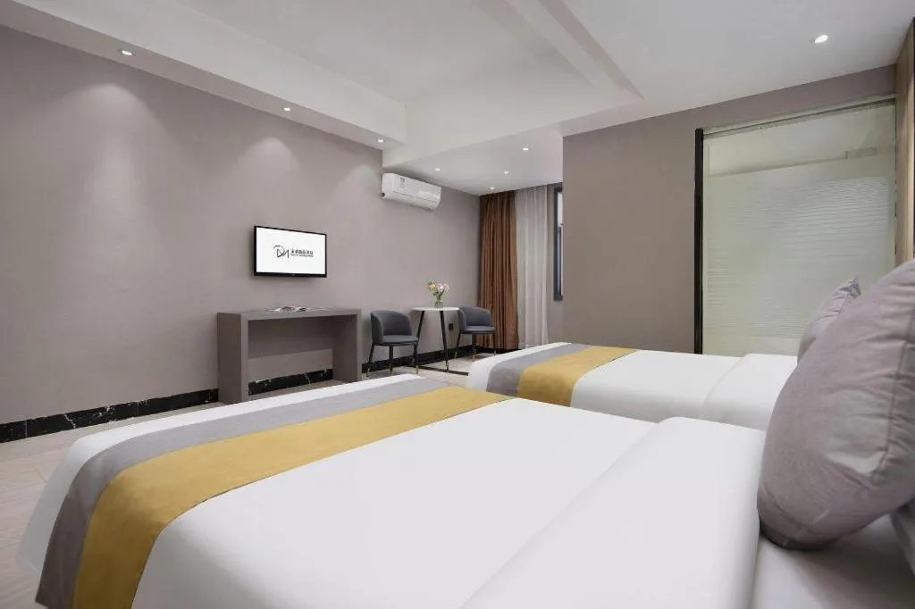 Bed in Vienna Hotel Shenzhen Pinghu Shuangyong Street Metro Station