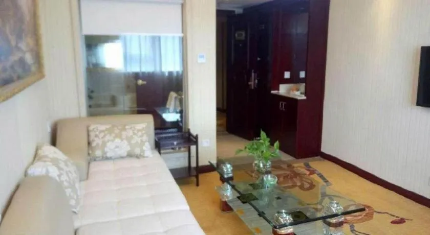 Vienna Hotel Shenzhen Pinghu Shuangyong Street Metro Station