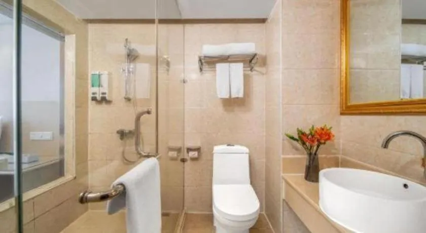 Vienna Hotel Shenzhen Pinghu Shuangyong Street Metro Station