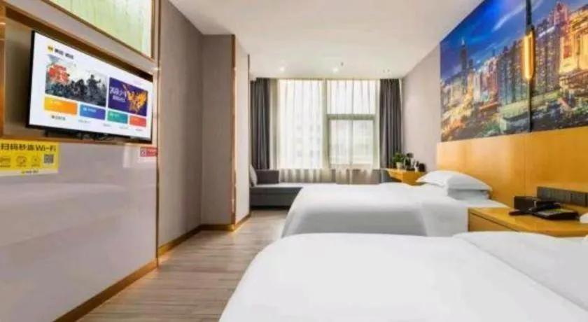 Bed in Vienna Hotel Shenzhen Pinghu Shuangyong Street Metro Station