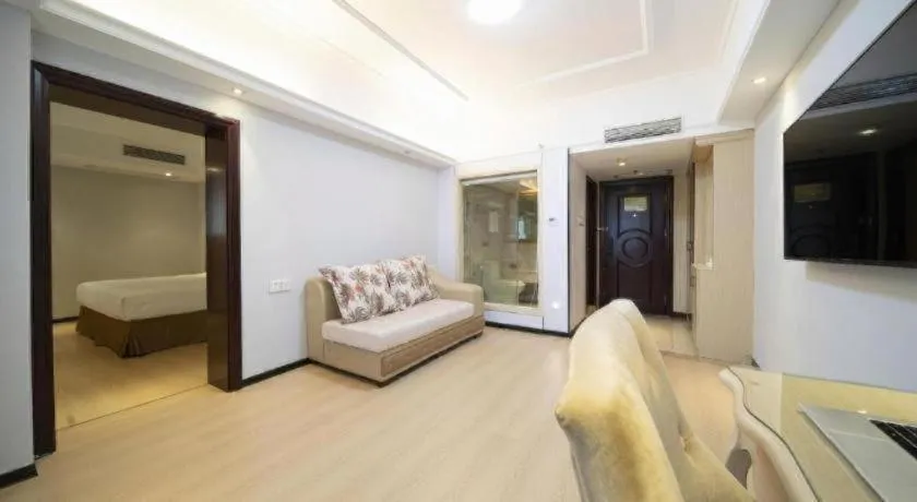 Vienna Hotel Shenzhen Pinghu Shuangyong Street Metro Station