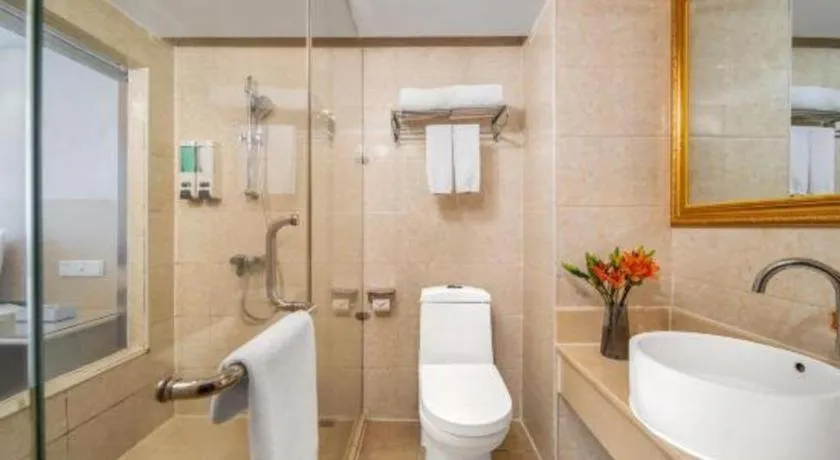 Vienna Hotel Shenzhen Pinghu Shuangyong Street Metro Station