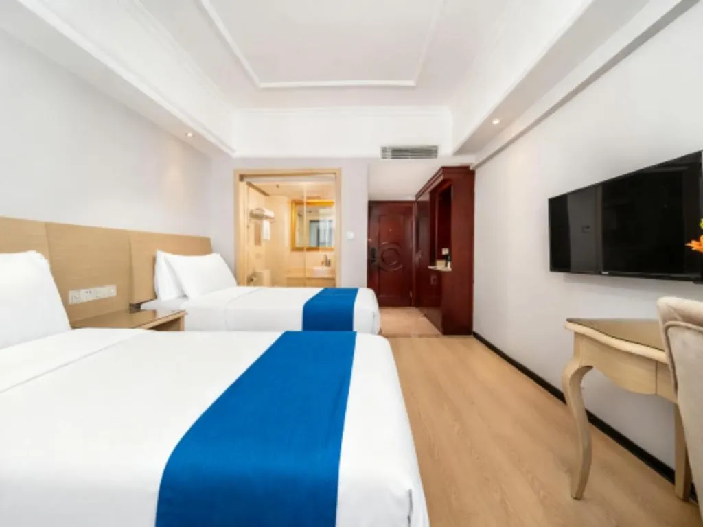 Bed in Vienna Hotel Shenzhen Pinghu Shuangyong Street Metro Station