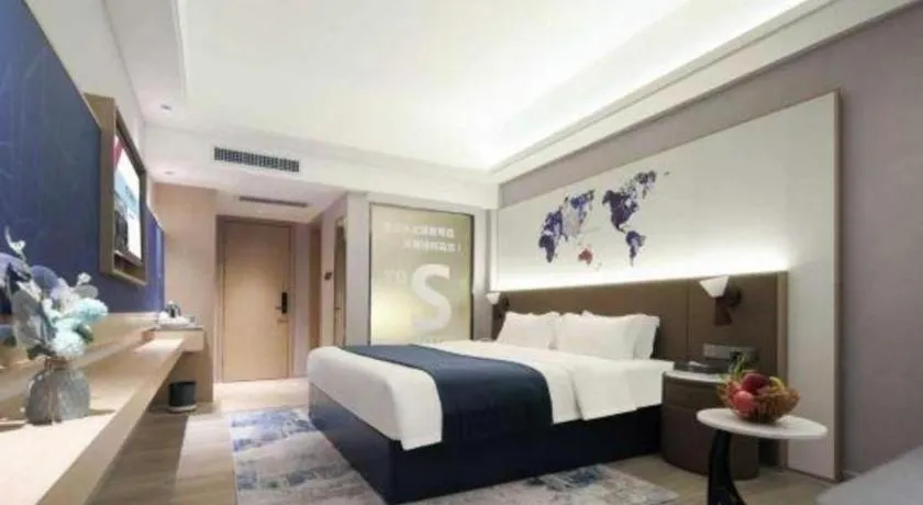 Bed in Vienna Hotel Shenzhen Pinghu Shuangyong Street Metro Station