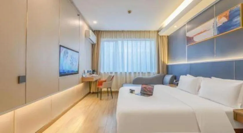 Bed in Vienna Hotel Shenzhen Pinghu Shuangyong Street Metro Station