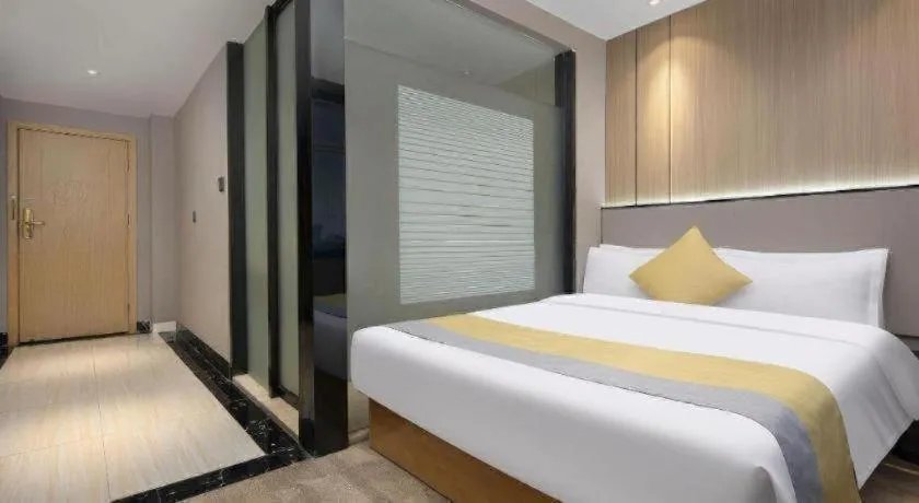 Bed in Vienna Hotel Shenzhen Pinghu Shuangyong Street Metro Station