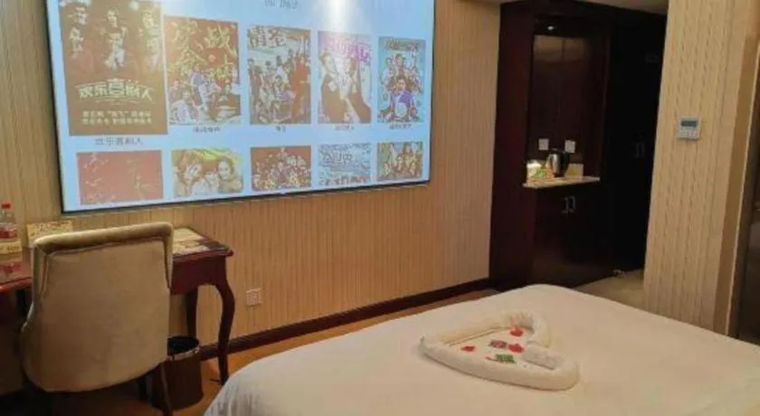 Bed in Vienna Hotel Shenzhen Pinghu Shuangyong Street Metro Station