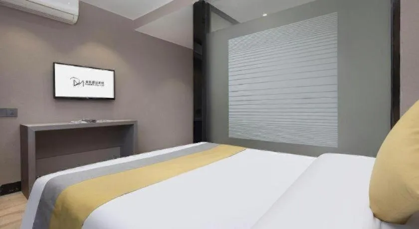 Bed in Vienna Hotel Shenzhen Pinghu Shuangyong Street Metro Station