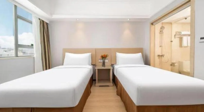 Bed in Vienna Hotel Shenzhen Pinghu Shuangyong Street Metro Station