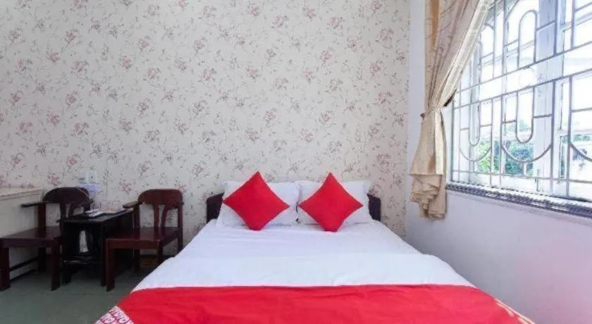 Bed in OYO 553 Truong Giang Hotel