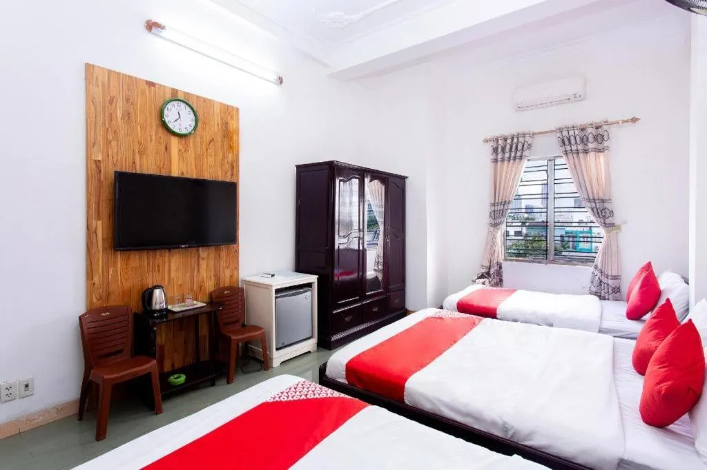 Bed in OYO 553 Truong Giang Hotel