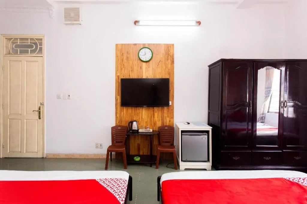 Bed in OYO 553 Truong Giang Hotel