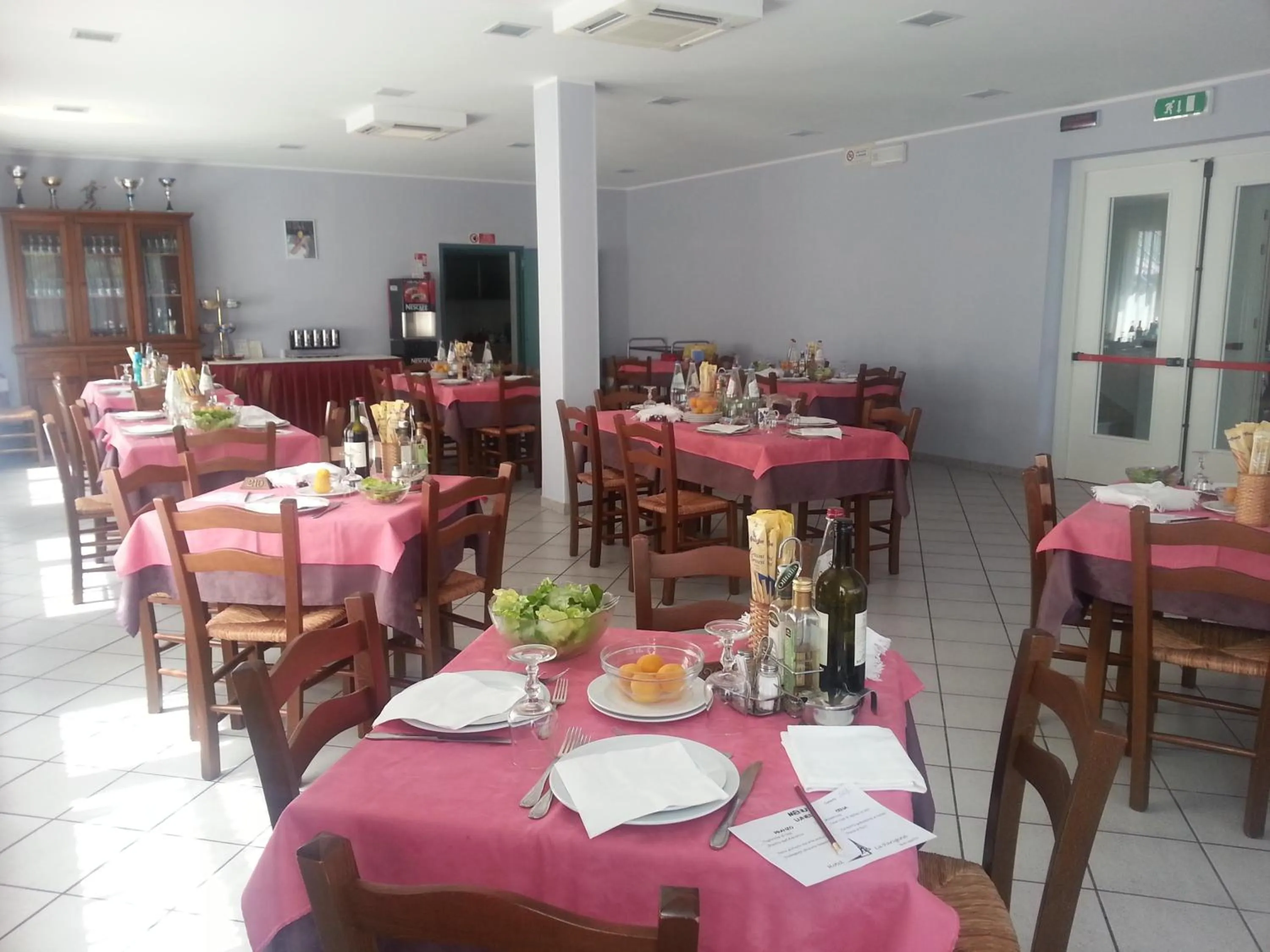 Restaurant/places to eat in Hotel La Parigina