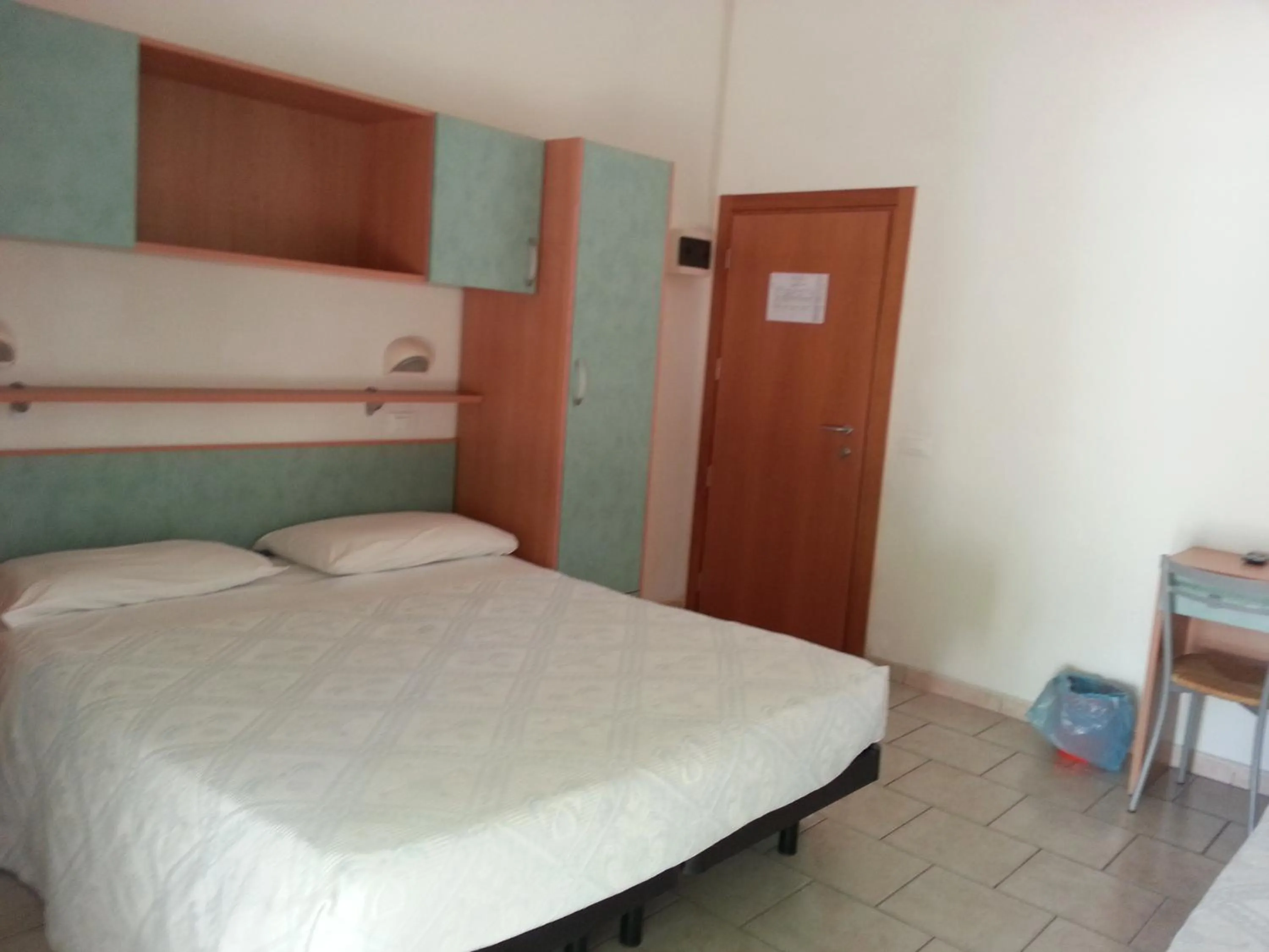 Bedroom, Bed in Hotel La Parigina