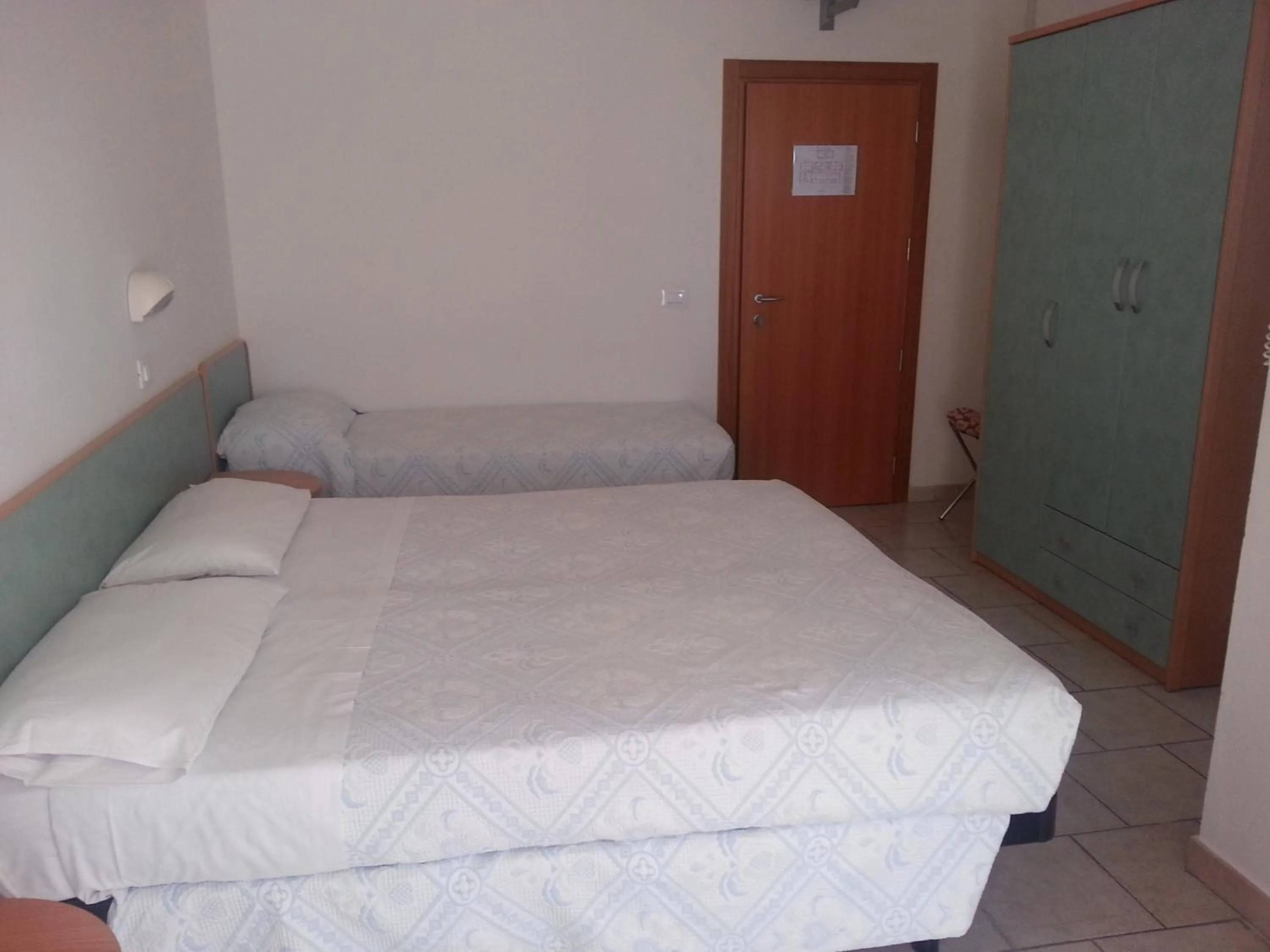 Bedroom, Bed in Hotel La Parigina