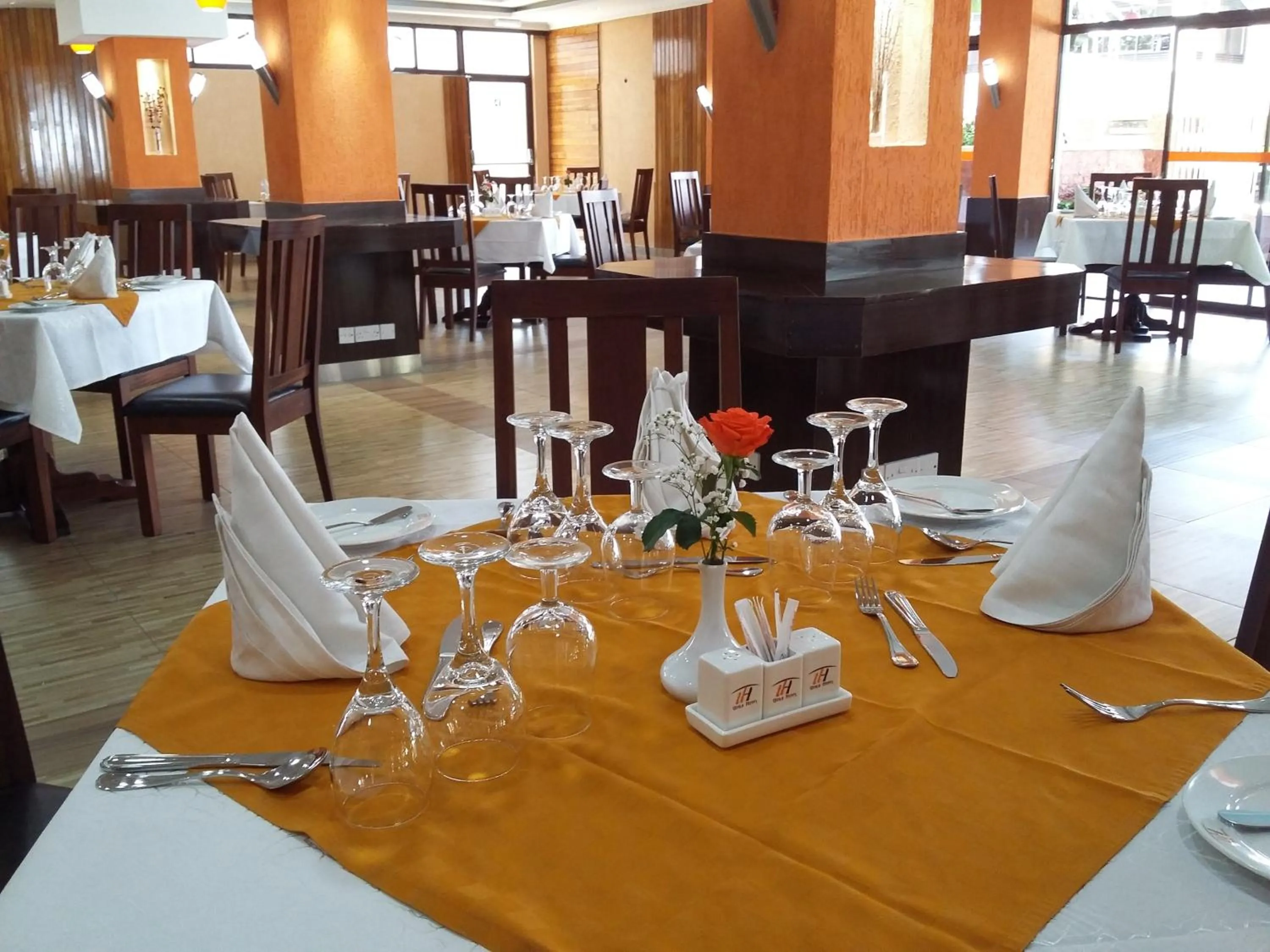 Restaurant/places to eat in Utalii Hotel