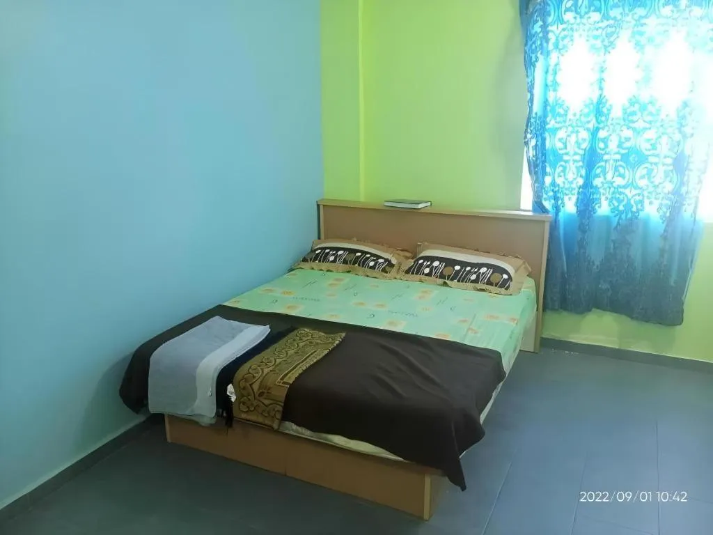 Bed in OYO 90471 Hotel Tepoh