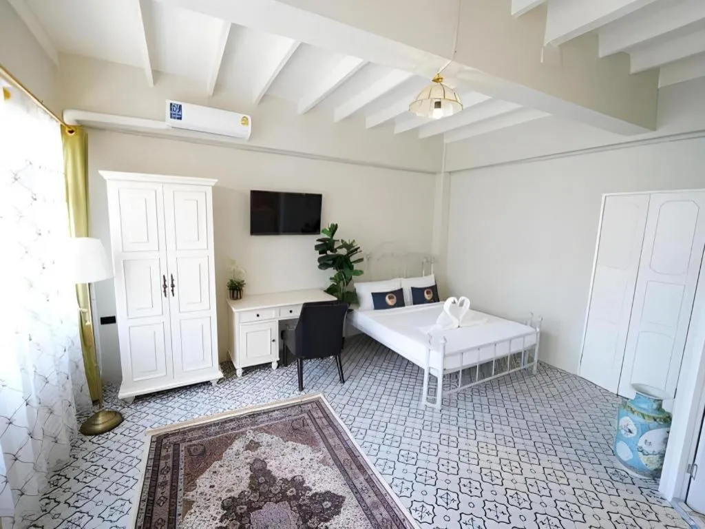 Bed in 2499 Heritage Chinatown Bangkok Hotel By RoomQuest