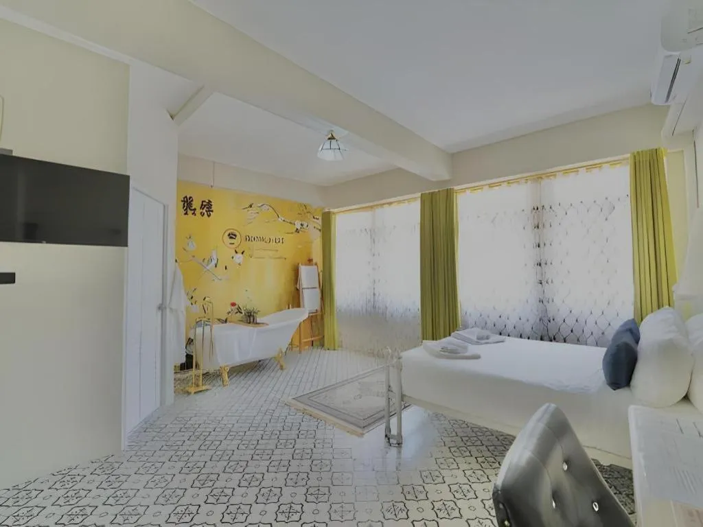 Bed in 2499 Heritage Chinatown Bangkok Hotel By RoomQuest