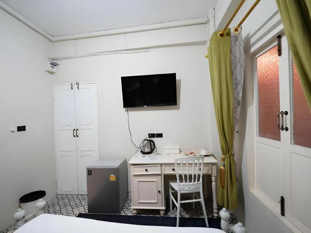 Bed in 2499 Heritage Chinatown Bangkok Hotel By RoomQuest