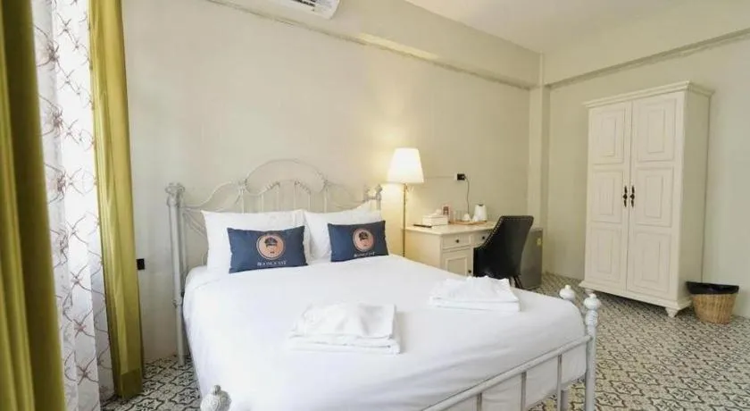 Bed in 2499 Heritage Chinatown Bangkok Hotel By RoomQuest