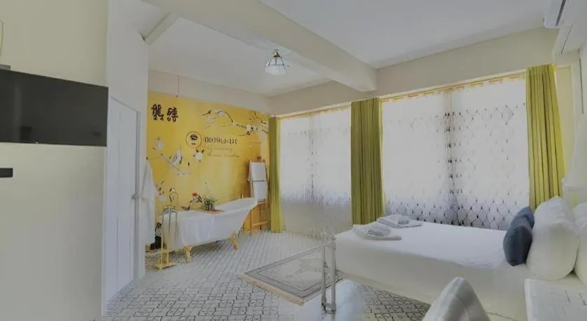 Bed in 2499 Heritage Chinatown Bangkok Hotel By RoomQuest