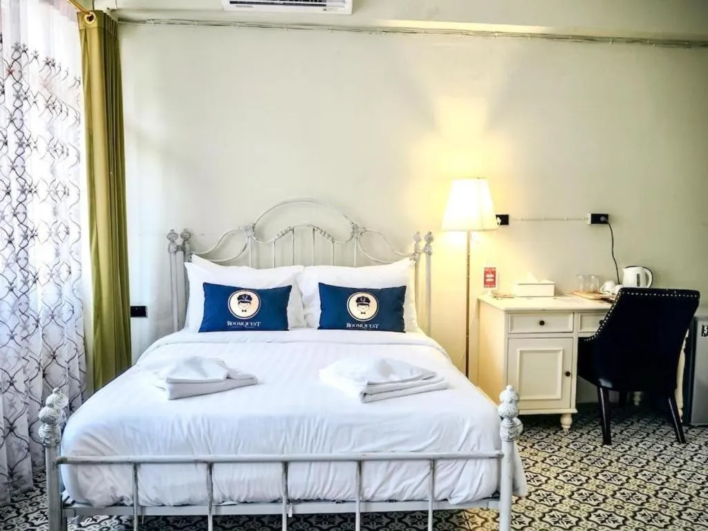 Bed in 2499 Heritage Chinatown Bangkok Hotel By RoomQuest