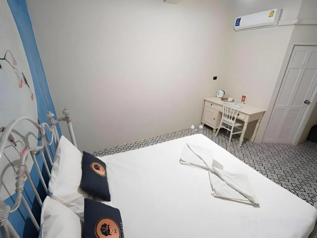 Bed in 2499 Heritage Chinatown Bangkok Hotel By RoomQuest