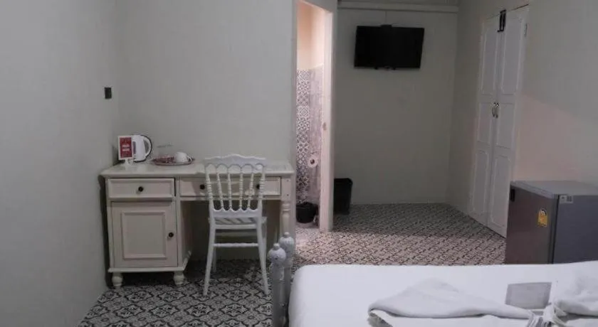 Bed in 2499 Heritage Chinatown Bangkok Hotel By RoomQuest