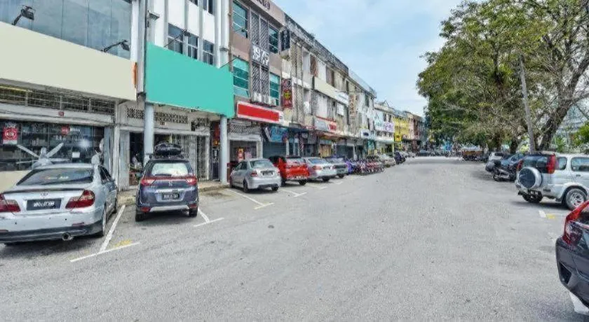 OYO 90662 The 1975 Hotel