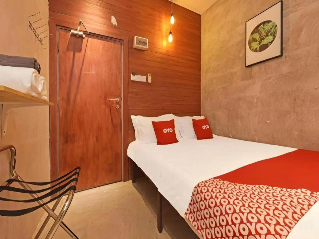 Bed in OYO 90662 The 1975 Hotel