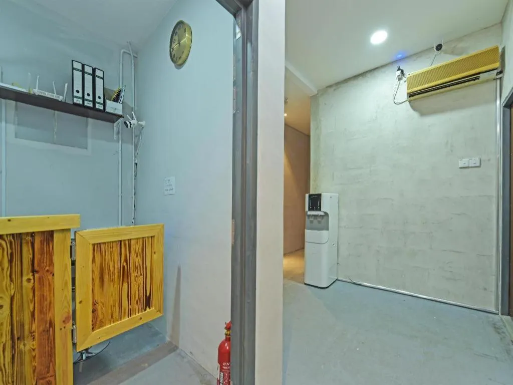 OYO 90662 The 1975 Hotel