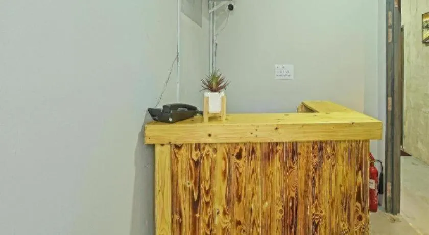 OYO 90662 The 1975 Hotel