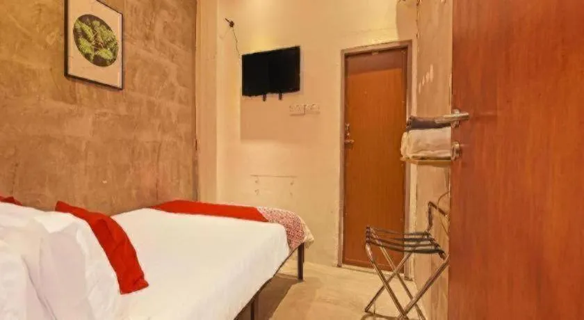 Bed in OYO 90662 The 1975 Hotel