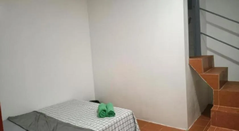 OYO HOME 90768 Flo Inn Motel