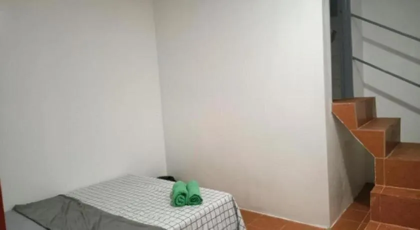 OYO HOME 90768 Flo Inn Motel