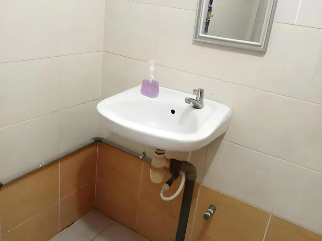 OYO HOME 90768 Flo Inn Motel