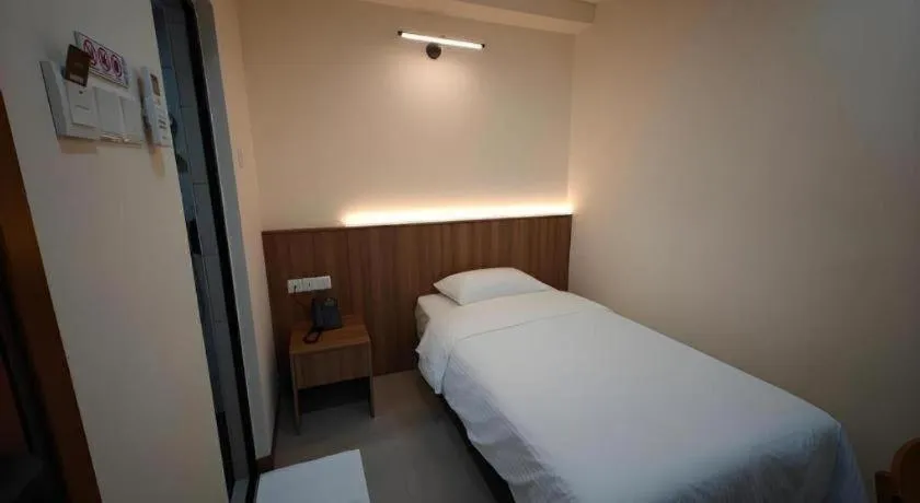 Bed in Weiss Hotels Kepong Baru