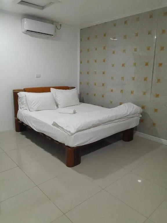 Bed in White Diamond Apartment