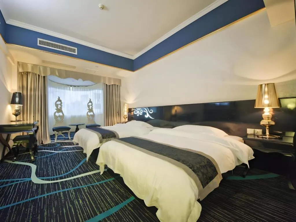 Bed in Guilin Sapphire hotel