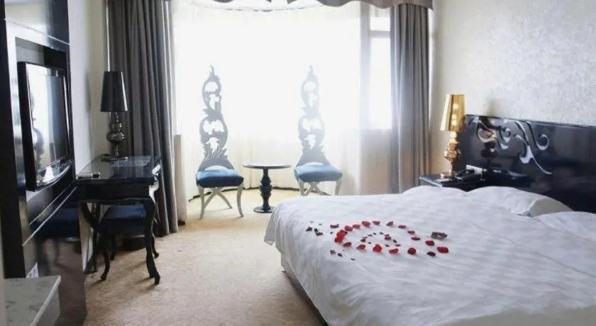 Bed in Guilin Sapphire hotel