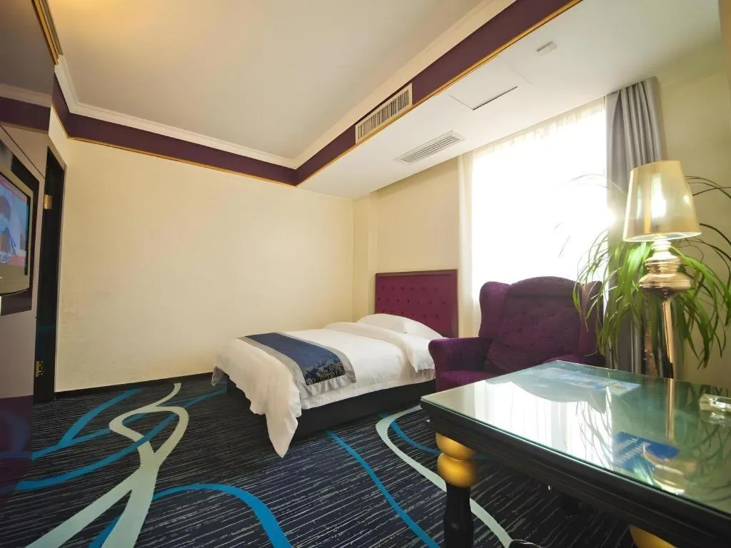 Bed in Guilin Sapphire hotel