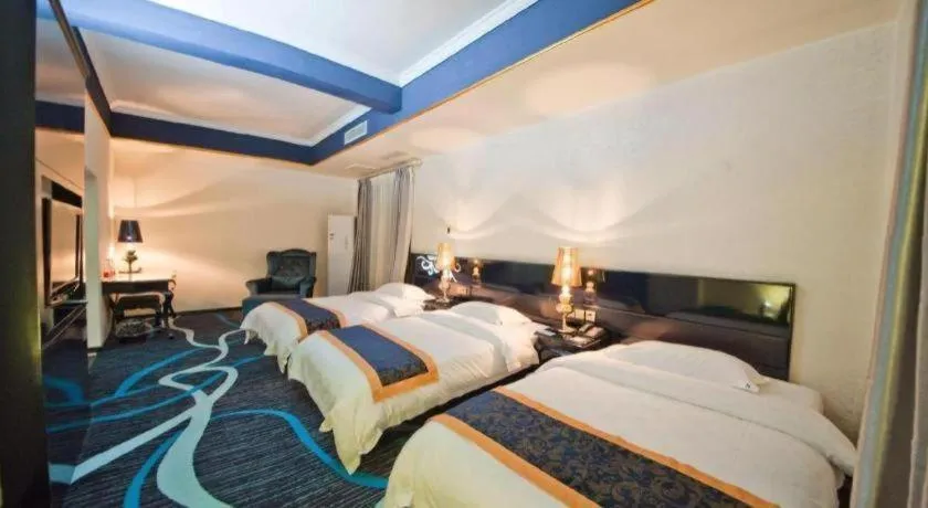 Bed in Guilin Sapphire hotel
