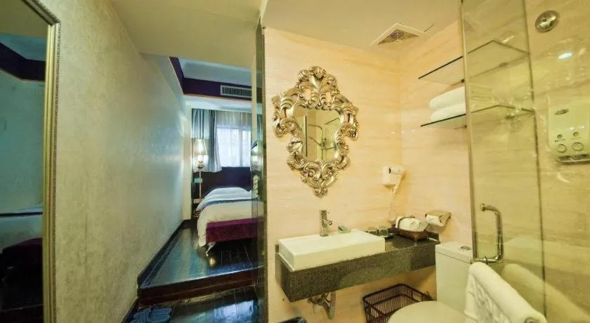 Bed in Guilin Sapphire hotel